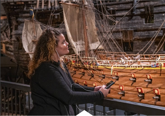 Visitor listening to the Vasa audio guide